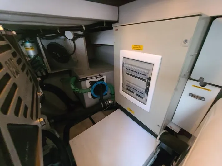 M-waves Yacht Photos Pics 