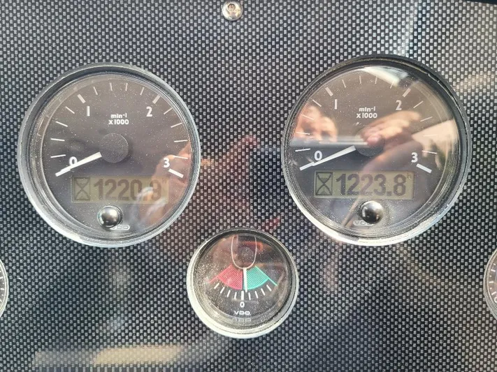 M-waves Yacht Photos Pics 