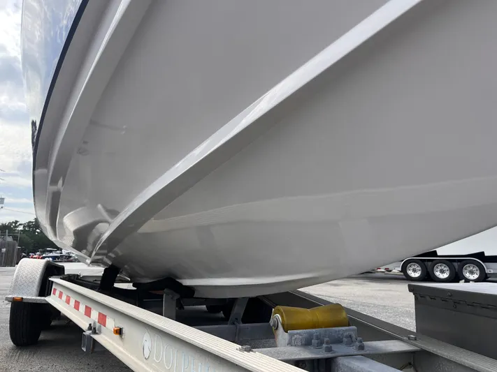  Yacht Photos Pics 2018 Lavey Craft 28 EVO boat on trailer, showcasing sleek hull design.