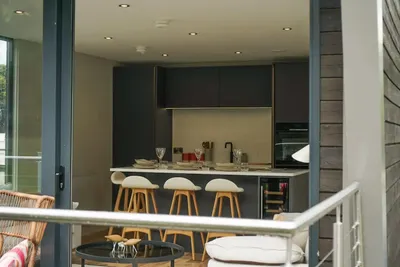 2023 Houseboat R500