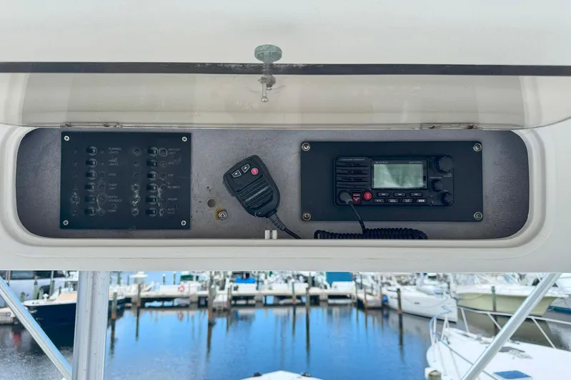 Happy Our's Yacht Photos Pics Control panel and radio on a 1997 Ocean Yachts 48 Super Sport boat.
