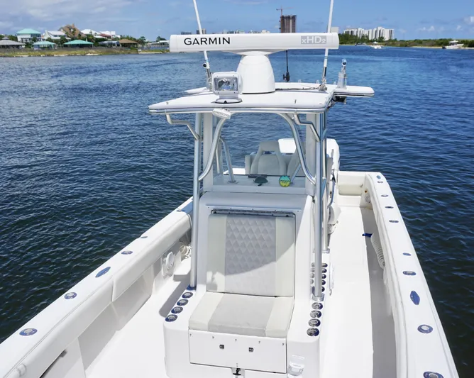  Yacht Photos Pics 2009 SeaVee 32OB boat with Garmin radar, docked on calm water.