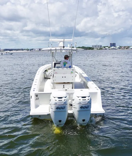  Yacht Photos Pics 2009 SeaVee 32OB boat with dual engines on open water.