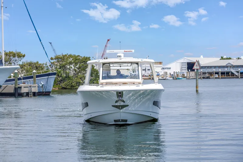  Yacht Photos Pics 2018 Boston Whaler 420 Outrage boat on calm water, clear sky background.