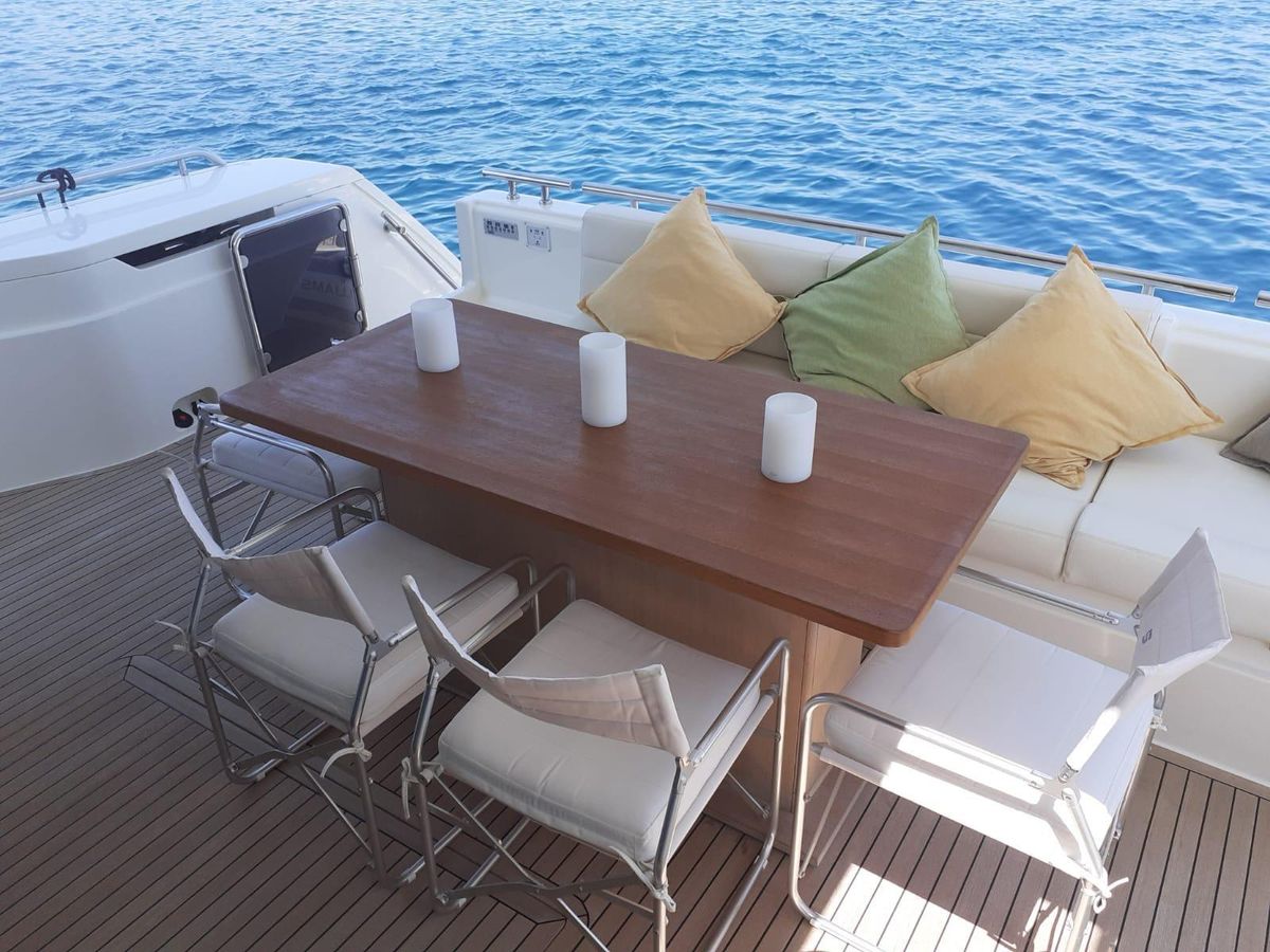 2002 Ferretti Yachts 73 