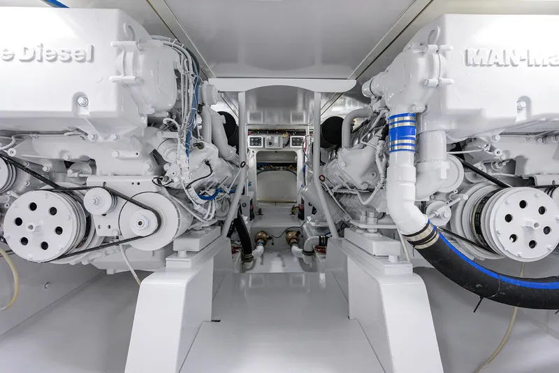 Hurricane Yacht Photos Pics 