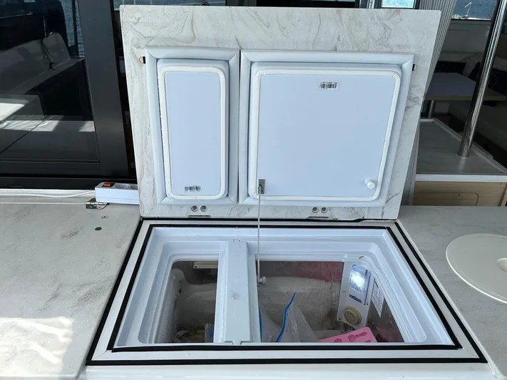 Uni Yacht Photos Pics Built-in cooler on 2023 Lagoon 46 yacht, featuring dual compartments and sleek design.