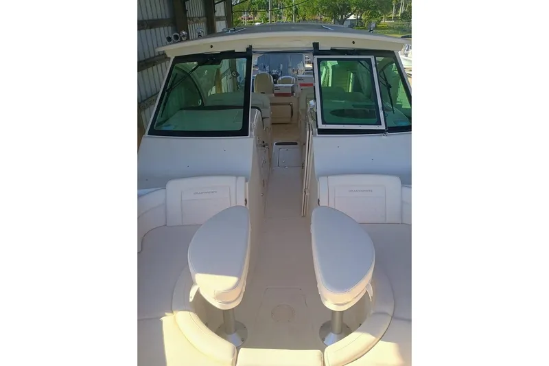 375-307 Brokerage Ron Yacht Photos Pics 2025 Grady-White Freedom 375 boat interior with seating and helm station.