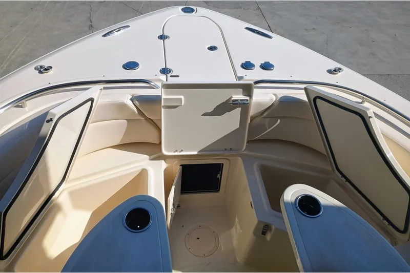 375-307 Brokerage Ron Yacht Photos Pics 2025 Grady-White Freedom 375 boat interior with open storage compartments.
