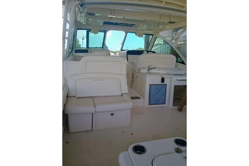 375-307 Brokerage Ron Yacht Photos Pics 2025 Grady-White Freedom 375 boat interior with seating and amenities.