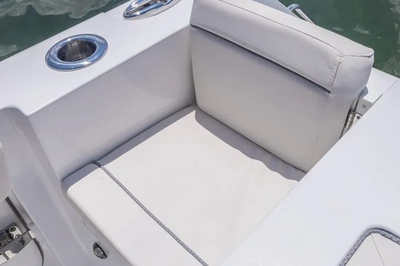  Yacht Photos Pics 2026 Sea Hunt Gamefish 25 boat seat with cup holder, white upholstery.