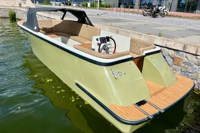 2025 Lifestyle 750 Tender