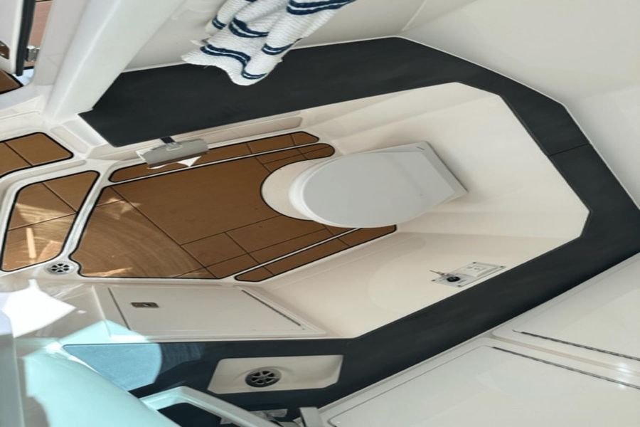 2022 Aviara AV32 Outboard