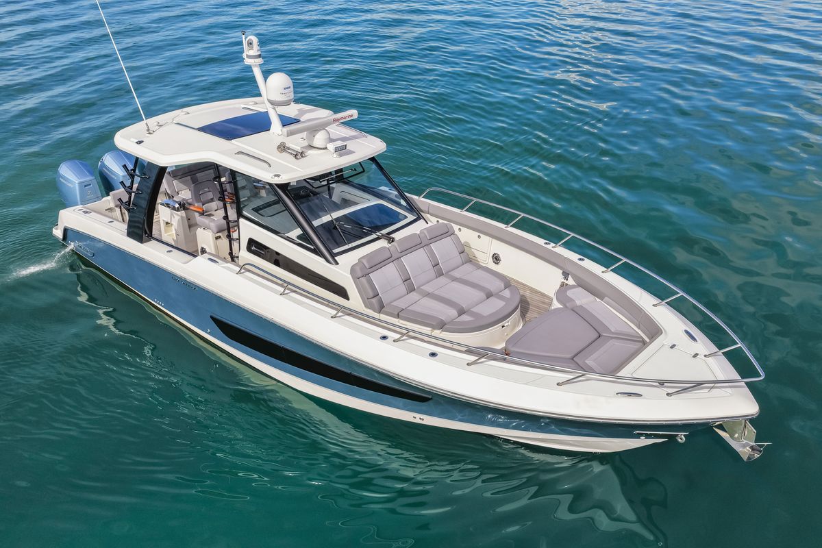 2023 Boston Whaler 42 
