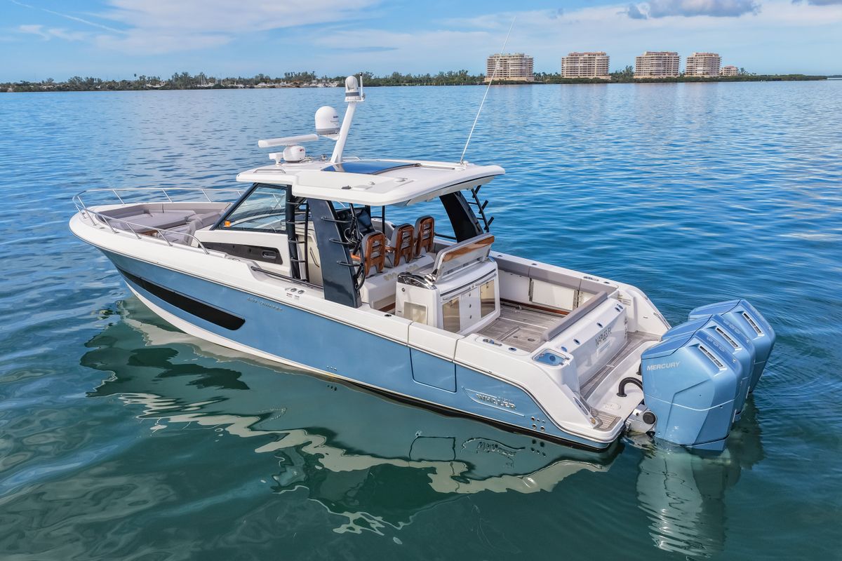 2023 Boston Whaler 42 