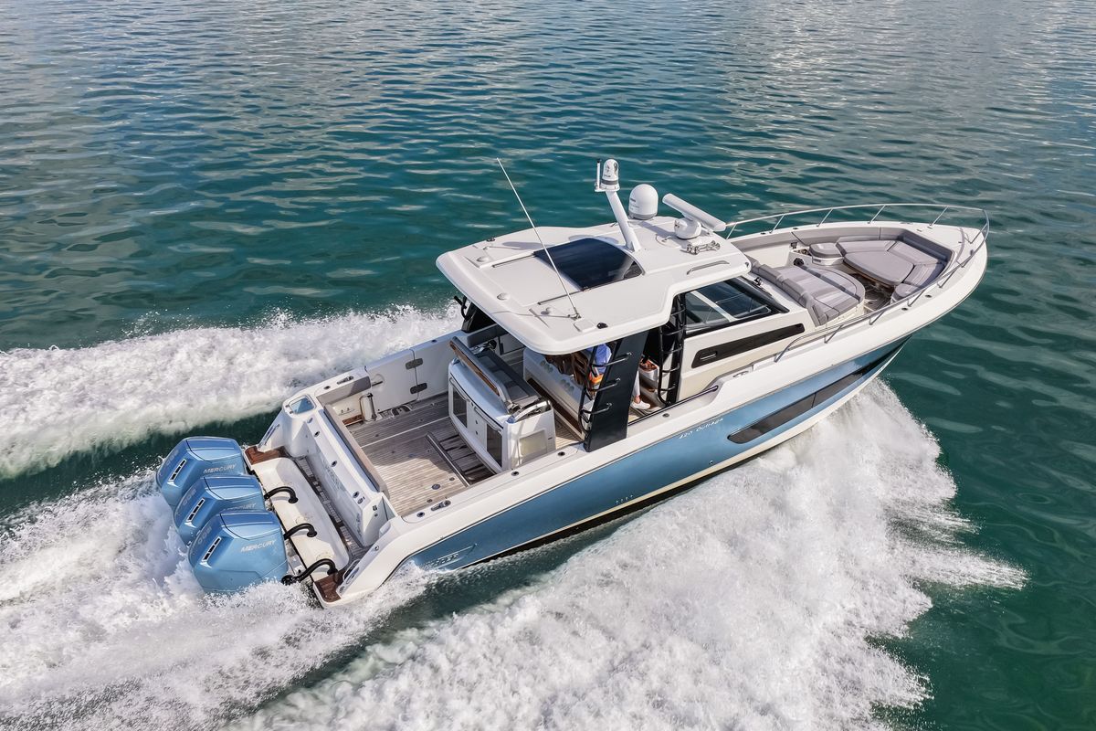 2023 Boston Whaler 42 