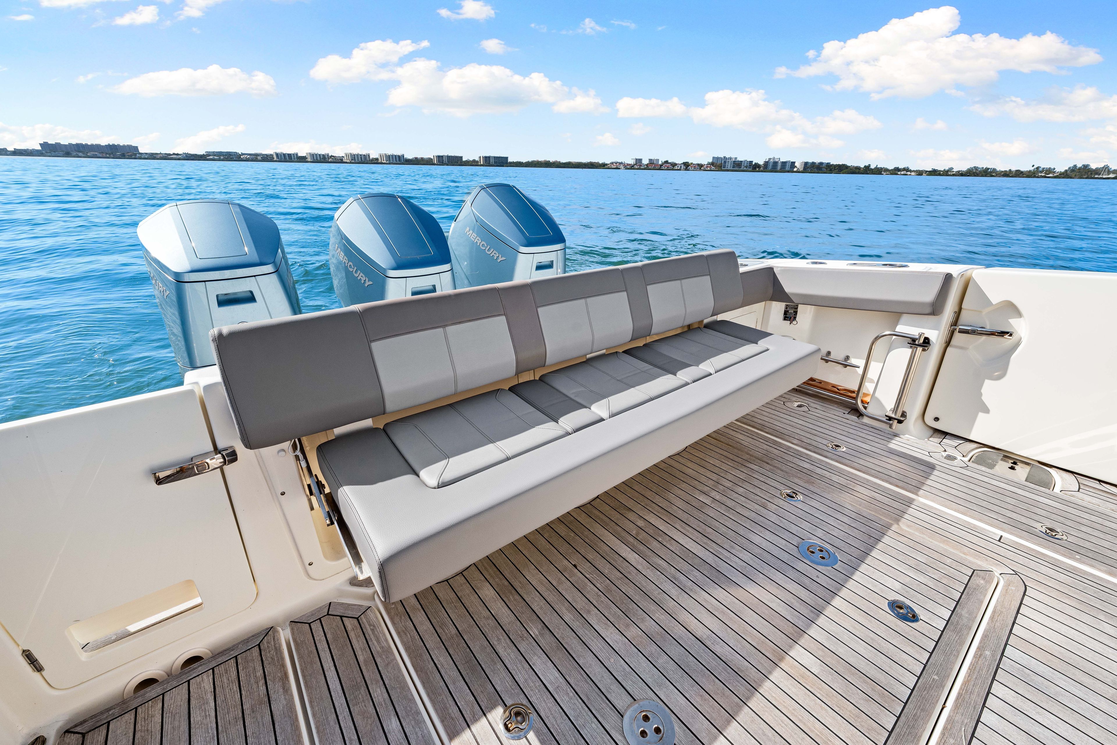 2023 Boston Whaler 42 