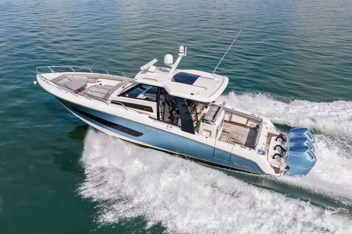 2023 Boston Whaler 42 
