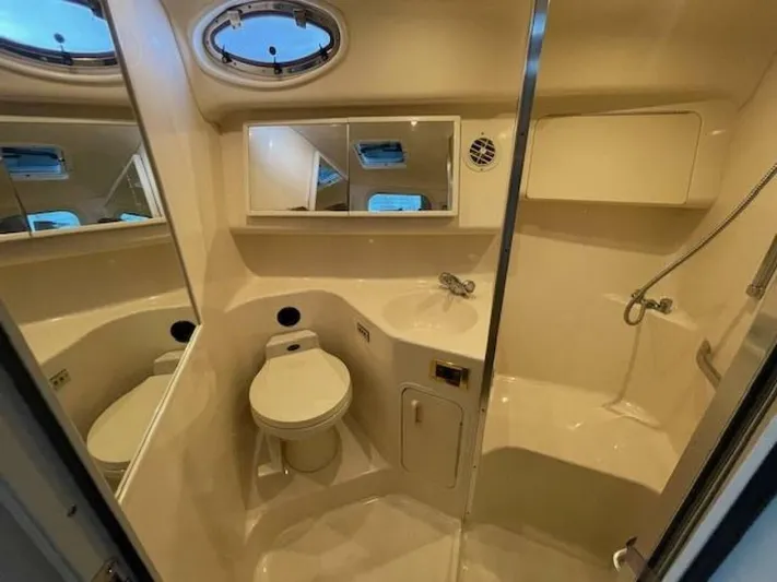 Jackarita Yacht Photos Pics 1998 Sea Ray 370 Sundancer - Image 38