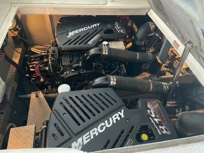 Jackarita Yacht Photos Pics 1998 Sea Ray 370 Sundancer - Image 48