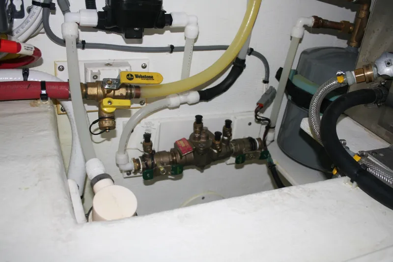 Catcher Yacht Photos Pics Engine compartment of 2019 Ocean Sport Roamer 30 #117 with plumbing and valves.