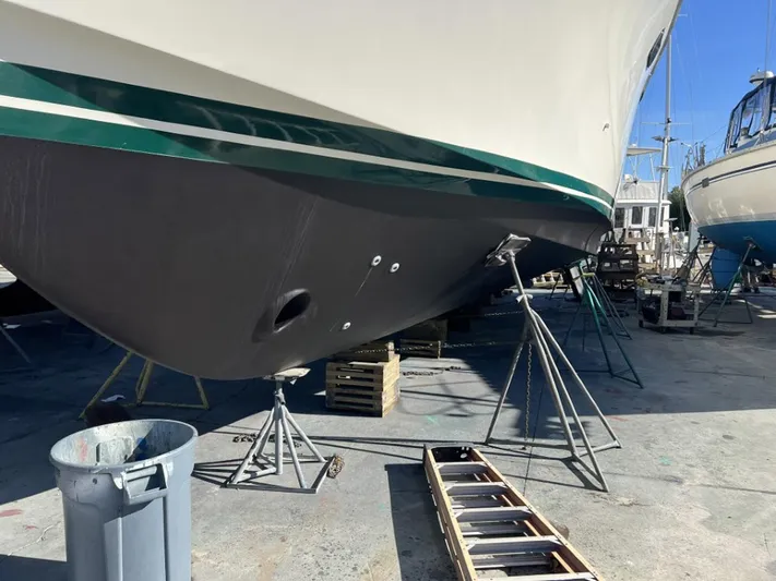 Destination Yacht Photos Pics Ocean Alexander 546 yacht from 1995 on dry dock, supported by stands.