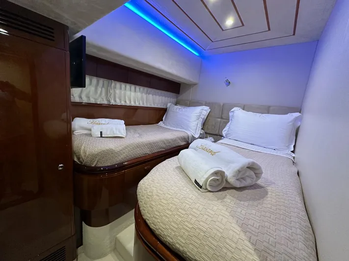 Ferretti 720 Fly Yacht Photos Pics 