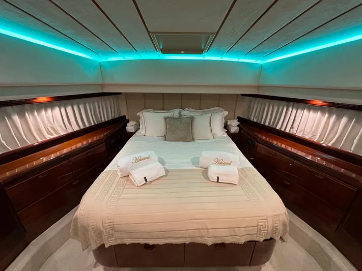 Ferretti 720 Fly Yacht Photos Pics 