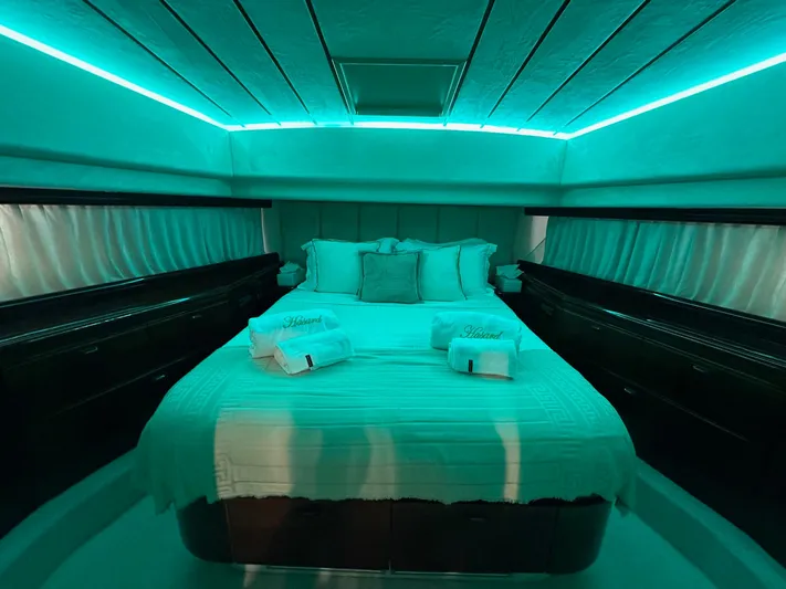 Ferretti 720 Fly Yacht Photos Pics 