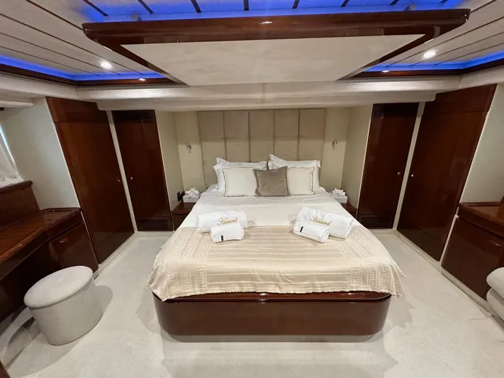 Ferretti 720 Fly Yacht Photos Pics 