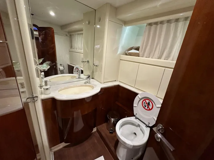 Ferretti 720 Fly Yacht Photos Pics 