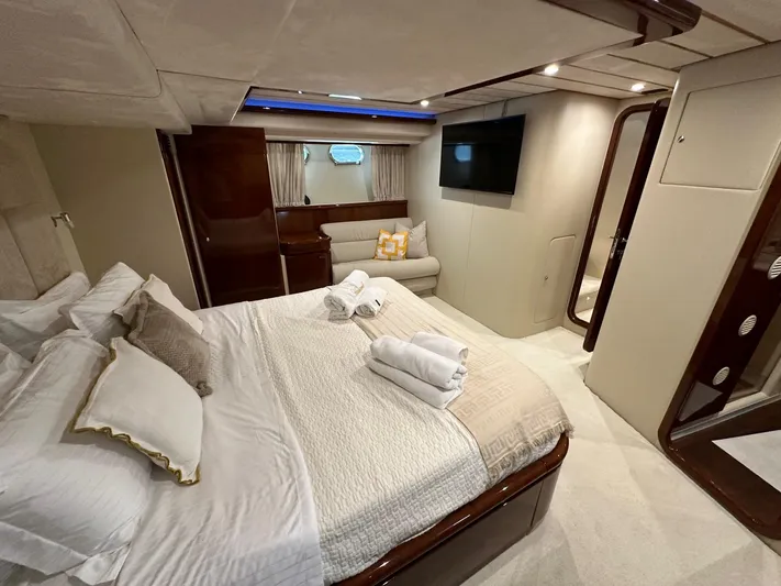 Ferretti 720 Fly Yacht Photos Pics 