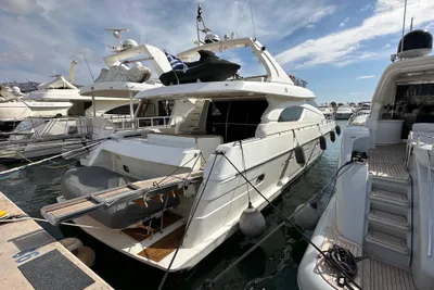 Ferretti Yachts 720