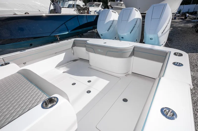 Gypsum Road Yacht Photos Pics Stern Livewell and Seating