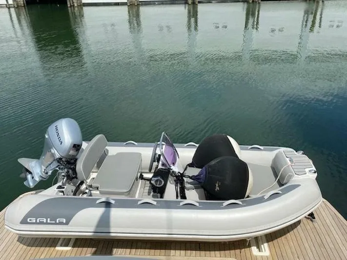 7th Heaven Yacht Photos Pics 2014 Marquis 63 Sport Yacht - Image 10