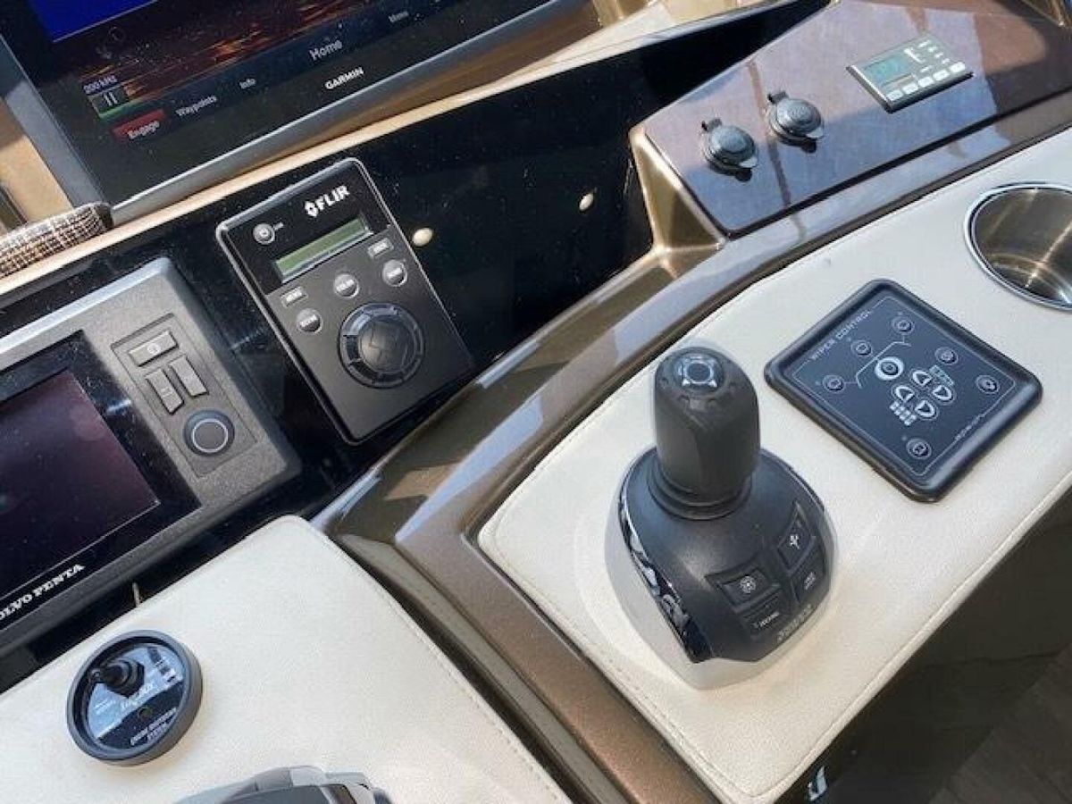 2014 Marquis 63 