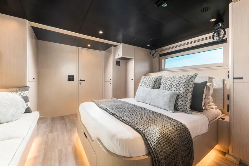 Vanguard Yacht Photos Pics 