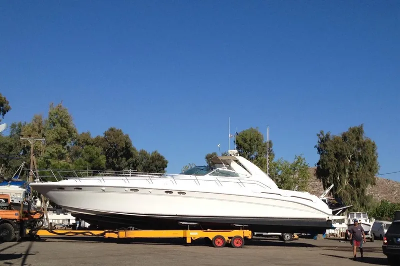 Good News Yacht Photos Pics 1998 Sea Ray 540 Sundancer yacht on trailer under clear blue sky.