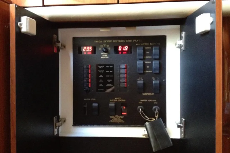 Good News Yacht Photos Pics Electrical distribution panel on a 1998 Sea Ray 540 Sundancer yacht.