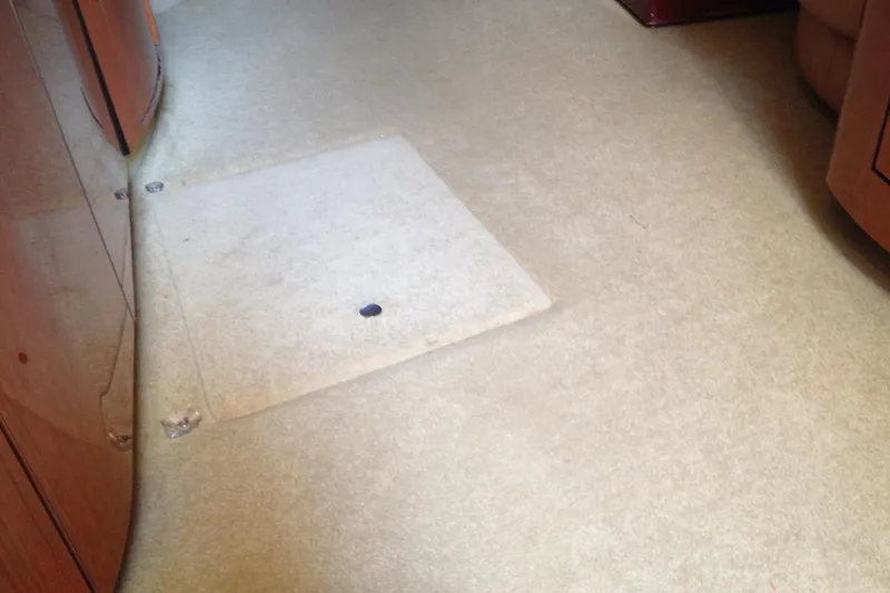 Good News Yacht Photos Pics Interior floor of 1998 Sea Ray 540 Sundancer yacht, featuring beige carpeting.