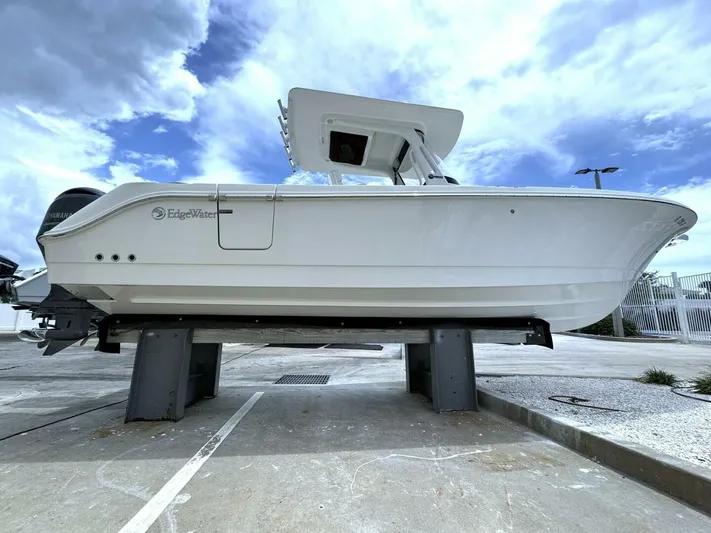 Last Cast Yacht Photos Pics 2017 Edgewater 262cc - Image 11