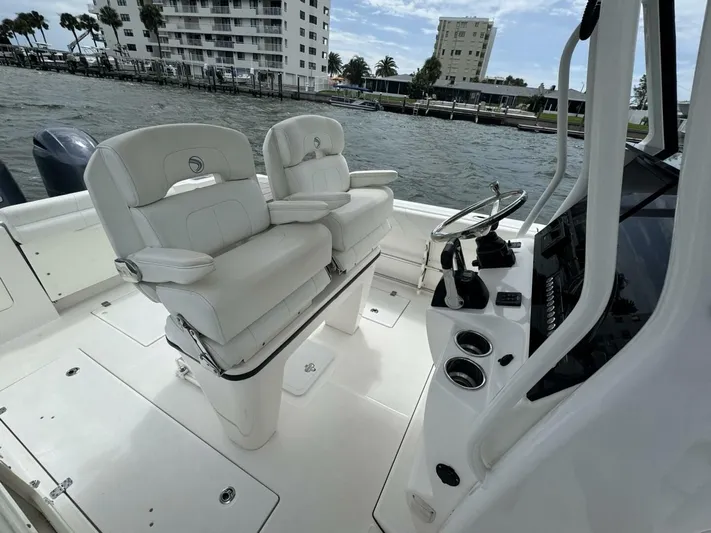 Last Cast Yacht Photos Pics 2017 Edgewater 262cc - Image 12