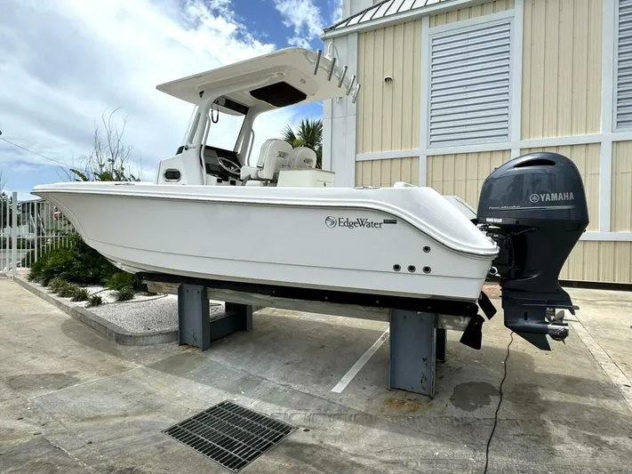 Last Cast Yacht Photos Pics 2017 Edgewater 262cc - Image 7