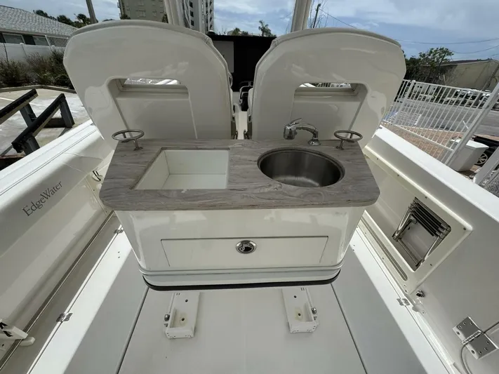 Last Cast Yacht Photos Pics 2017 Edgewater 262cc - Image 40