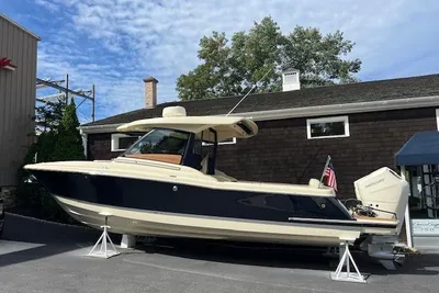 Chris-Craft Calypso 32