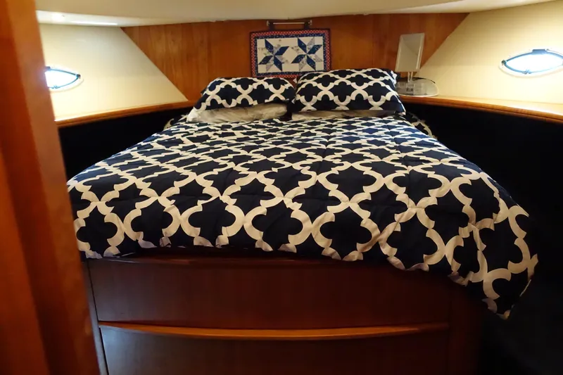  Yacht Photos Pics Cozy bedroom in 2001 Silverton 410 Sport Bridge yacht with patterned bedding.