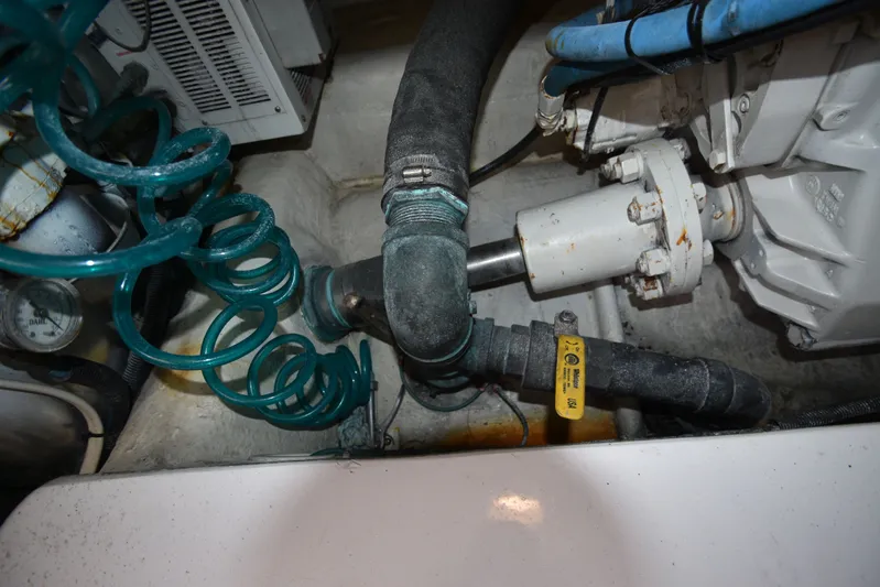 Series 60 Engines Yacht Photos Pics Engine room of Ocean 46 Super Sport yacht, 2006 model.