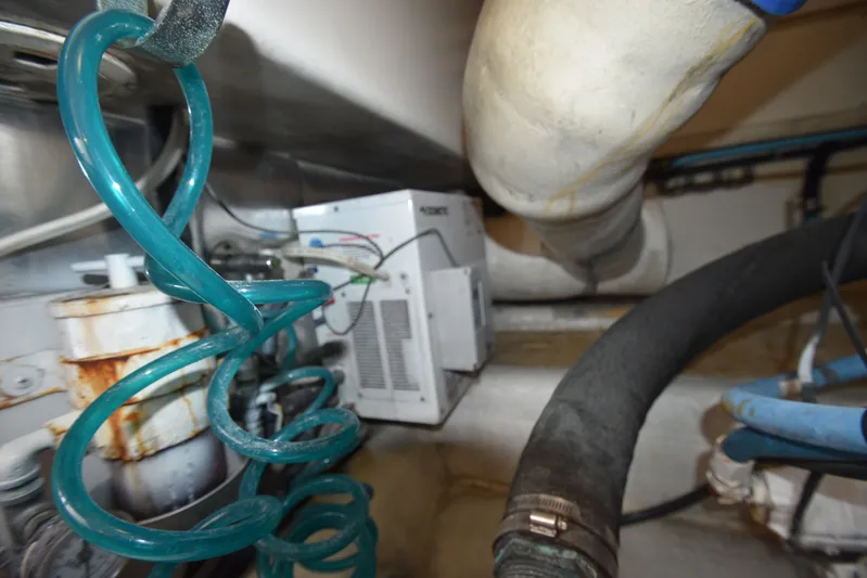 Series 60 Engines Yacht Photos Pics Engine room of 2006 Ocean 46 Super Sport boat.