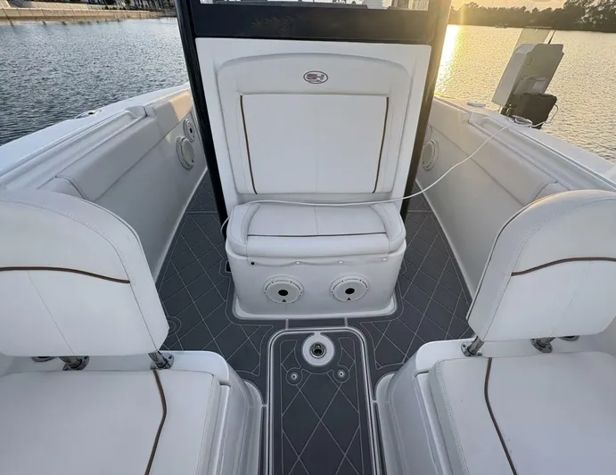  Yacht Photos Pics 2020 Sea Hunt Gamefish 27 - Image 28