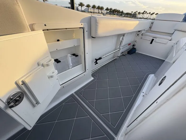  Yacht Photos Pics 2020 Sea Hunt Gamefish 27 - Image 21